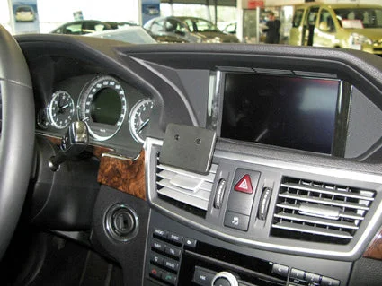 Center Dash Mount for Mercedes Benz E-Class Sedan/Station Wagon